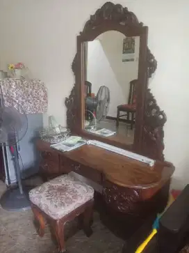 Meja cermin plituran