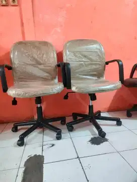 kursi L staff kantor