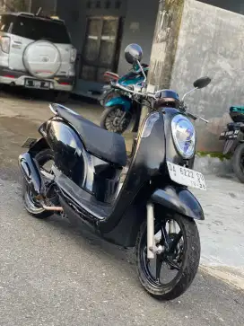 Scoopy 2013 warna crem