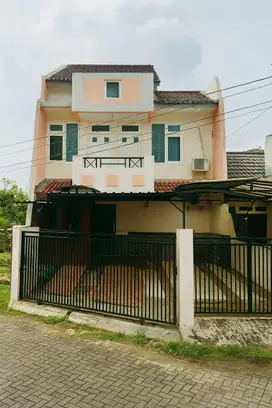 RUMAH 3 LANTAI SIAP HUNI DI KAVLING DKI PONDOK KELAPA, DUREN SAWIT