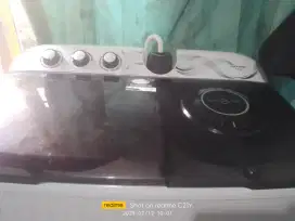 Mesin cuci Polytron 14 kg