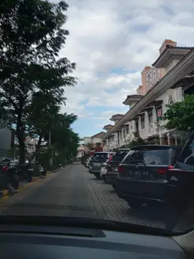 Dijual Town House Cantik 2 Lantai di City Resort Jakarta Strategis