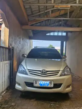 Kijang Innova tipe e 2010 silver