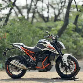 KTM DUKE 250 NON ABS PUTIH 2017 KM 16K PAJAK HIDUP SUPERB