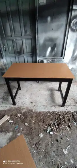Meja makan cafe minimalis