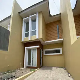 rumah 2 lantai ready unit, akses ke tengah kota mudah