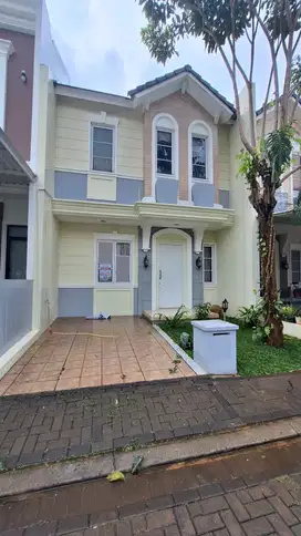 Rumah Kondisi Bagus Harga Special di Azura Vanya Park BSD