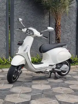 Vespa Sprint 150 ABS IGet 2022 Putih Mulus Odo 8rb Jarang Koko Motor