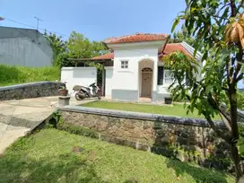 Dijual cepat rumah dengan halaman sangat luas