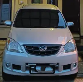 MOBIL XENIA 2011