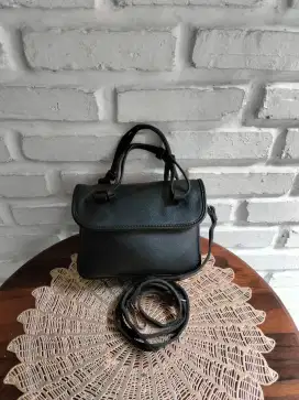 Tas selempang kulit asli