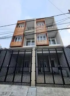 Dijual Rumah di Tomang, Jakarta Barat 3+1BR, 3 Lantai, Luas Tanah 81m2