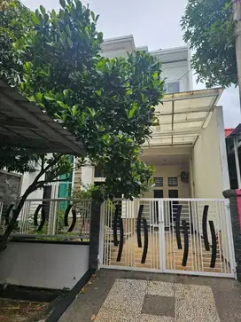 Rumah  2 Lantai di Cluster Adenium Bulevard Hijau Harapan Indah