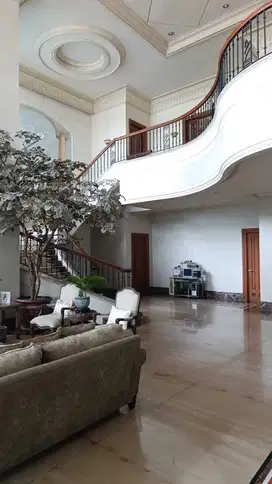 Dijual Rumah Mewah Intercon Kebun Jeruk - JakBar ada Swimming Pool