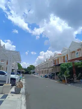 rumah mewah 2 lt di tengah kota