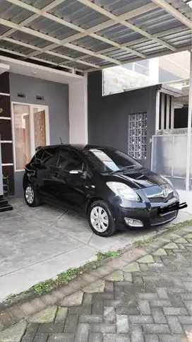 Toyota Yaris Matic 2011Hitam