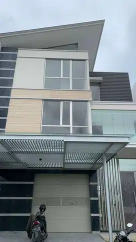 DISEWAKAN RUMAH GOLF ISLAND UK 12X35 CASPIAN 3 LANTAI VIEW LAUT GOLF