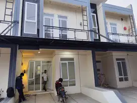 Rumah 2 lantai baru bagus dekat halte Transjakarta Petukangan