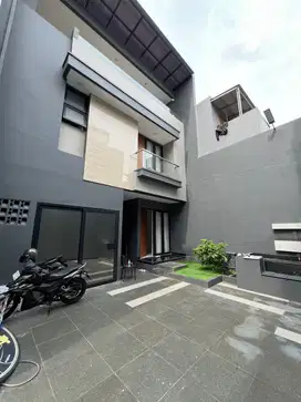 Disewa Rumah Mewah Furnish di Kebon Jeruk, Jakarta Barat Dekat Senayan