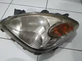 Lampu depan Avanza