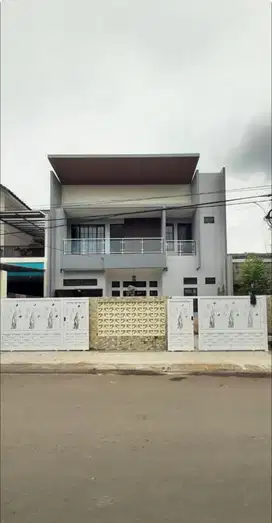 Rumah Brand New di Griya Loka BSD City .