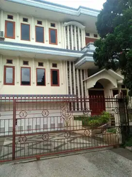 Termurah! Rumah 2 Lantai Setraduta, bandung