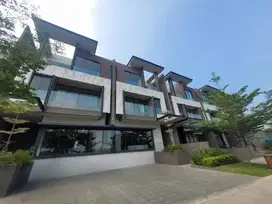 Dijual Rumah di Tepi Danau Jakarta Barat Mewah Modern