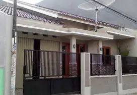 DIJUAL RUMAH TINGGAL dan KOST2AN 2 LANTAI dekat Amplaz Mall, tengah ko