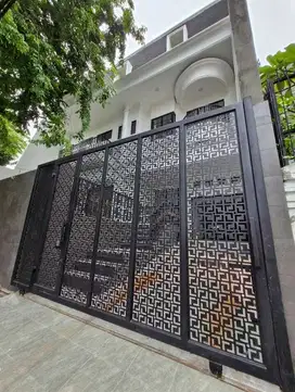 DIJUAL RUMAH MEWAH 3 LANTAI DI JAKARTA BARAT