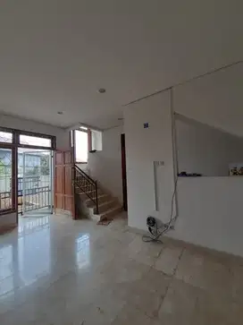 15-341 UPDATE HARGA DIJUAL RUMAH SIAP HUNI HOEK DI  RADIO DALAM  BELAK