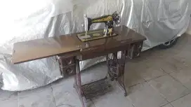 Mesin Jahit KUNO Box kayu Jati