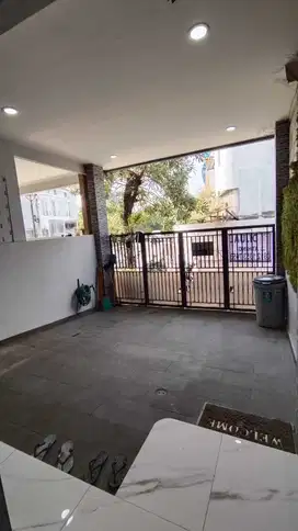 Dijual cepat rumah 2.5 lantai di park residence siap huni