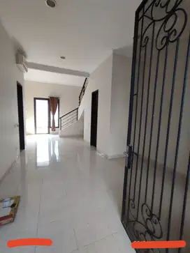 Disewakan Rumah Gading Serpong Cluster Newton