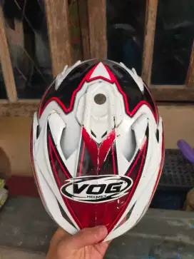 Helm mer vog bekas