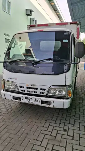 DIJUAL CEPAT ISUZU CANTER BOX CDE TH 2013 PUTIH PAJAK/KIR HIDUP GASSSS
