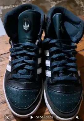 Sepatu second / sepatu bekas