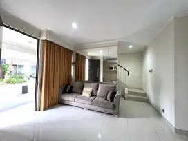Rumah Fully Furnished di Kebayoran Harmony Sudah Renov