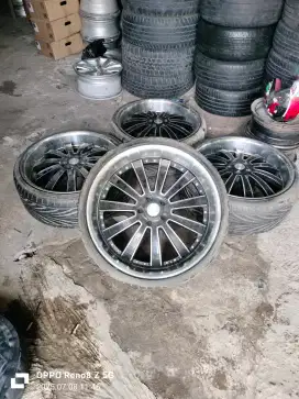 Jual vleg R22 pcd 5x114.3 co2k buat xtrail CR-V dll. Ban toyo kond 90%