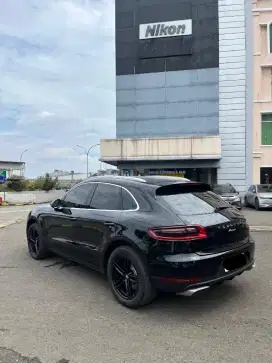 Porsche Macan 2015 2.0L PDK / Panoramic Roof / Full Spec / Low KM