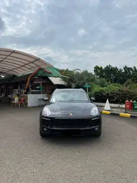 Porsche Macan 2015 2.0L PDK / Panoramic Roof / Full Spec / Low KM