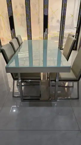 Meja makan 1 set merk Celini