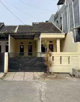 Rumah Siap Huni Nyaman di Komplek Kiara Sari Kiaracondong Bandung