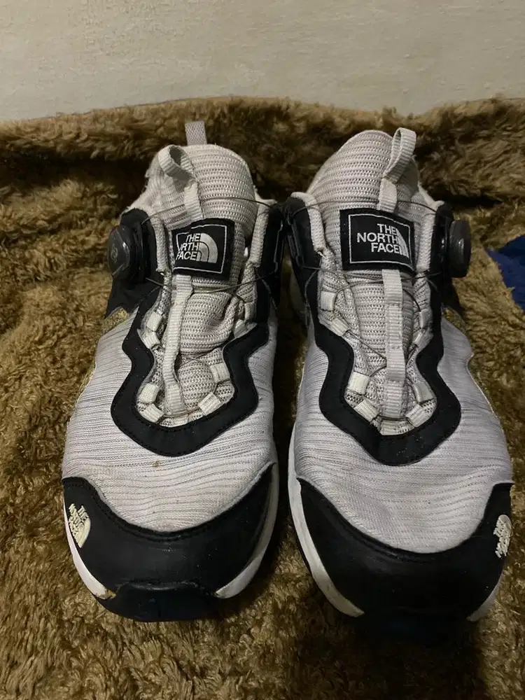 Sepatu TNF size 42