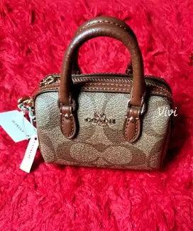 Gantungan kunci tas mini Coach