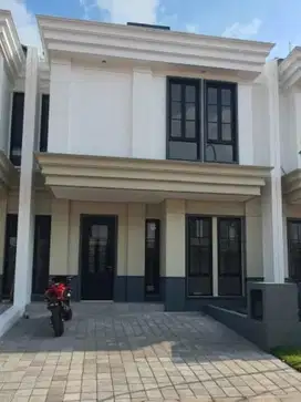 RUMAH BARU GRESS DIAN ISTANA WHITE HOUSE STRATEGIS