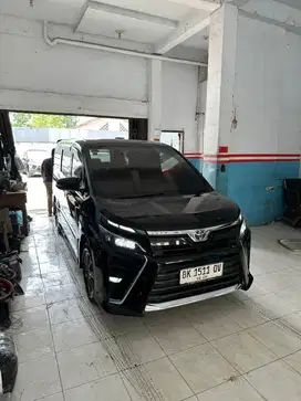 Toyota Voxy 2.0 Matic 2018 Murah