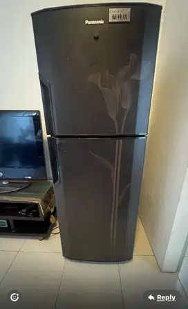 Dijual kulkas 2 pintu merk  panasonic kondisi masih bagus