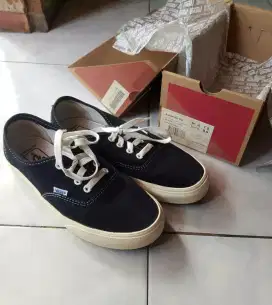 Vans Authentic Size 40