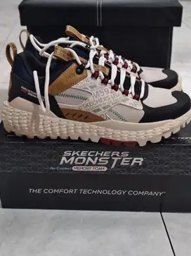 SKECHERS MONSTER