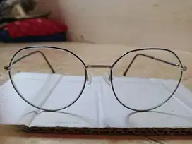Kacamata varel(bulat) dan kinos(kotak)